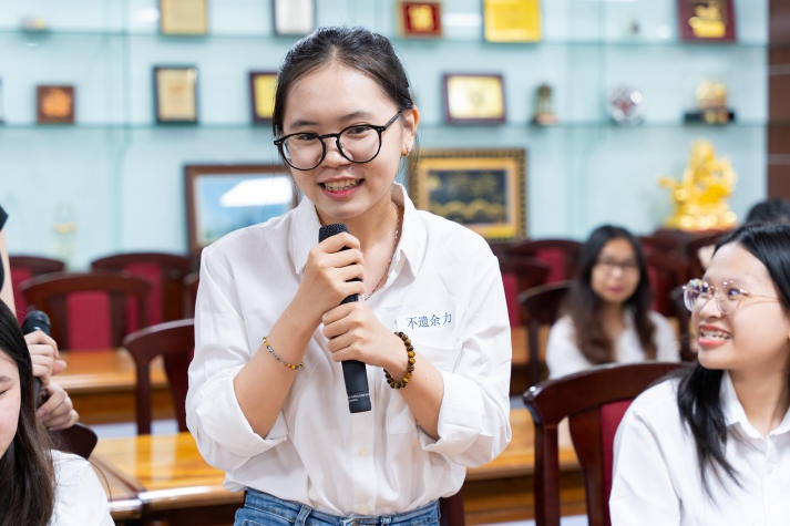 Sinh viên Khoa Trung Quốc đọ sức tiếng Trung tại cuộc thi “Hán ngữ tranh bá” 57