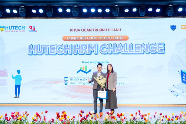 [Video] Khi sinh viên HUTECH “vào vai” chuyên gia nhân sự 24