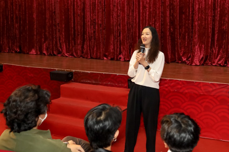 Sinh viên ngành Truyền thông đa phương tiện khám phá quy trình trình diễn tại Nhà hát Cải lương Trần Hữu Trang 44