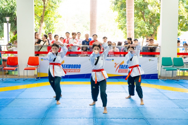 HUTECH giành giải Nhì toàn đoàn tại Taekwondo HUTECH Cup Open 2024 100