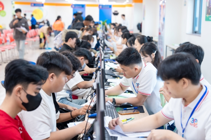 HUTECH gia hạn nhập học đến hết 02/9 14