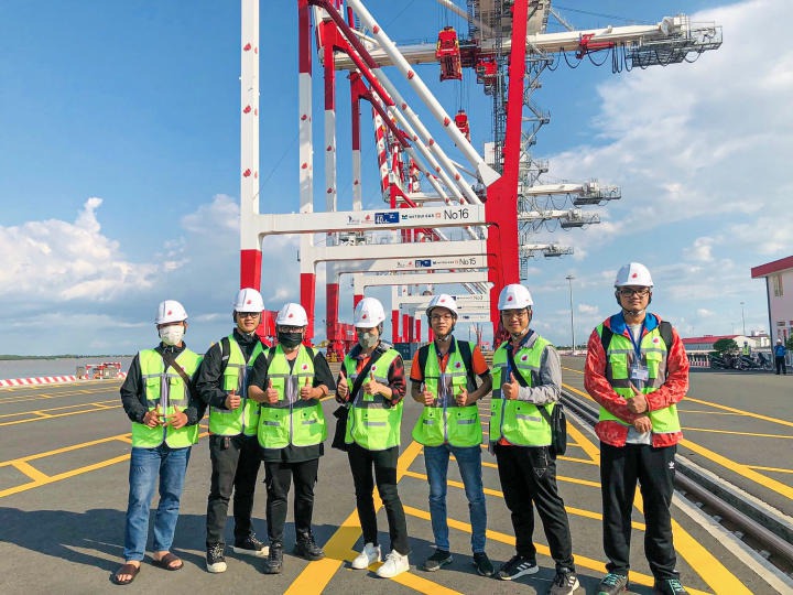 Sinh viên Logistics và quản lý chuỗi cung ứng HUTECH thích thú tham quan Cảng quốc tế Long An 23