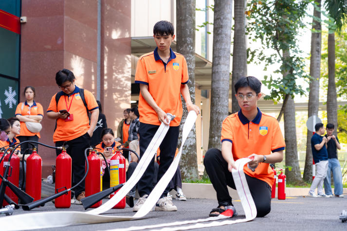 Trang bị kỹ năng ứng phó với hỏa hoạn: HUTECH tổ chức diễn tập PCCC & CNCH tại Thu Duc Campus 70