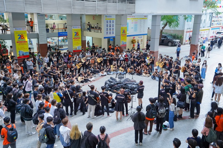 [Video] Chịu chơi như sinh viên HUTECH: “Chạy show” hết học thuật lại tới văn hóa, nghệ thuật, thể thao 81