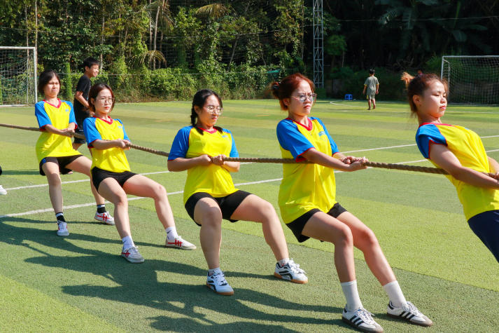 Hơn 400 vận động viên VJIT khí thế bước vào Lễ khai mạc Olympic 2025 50