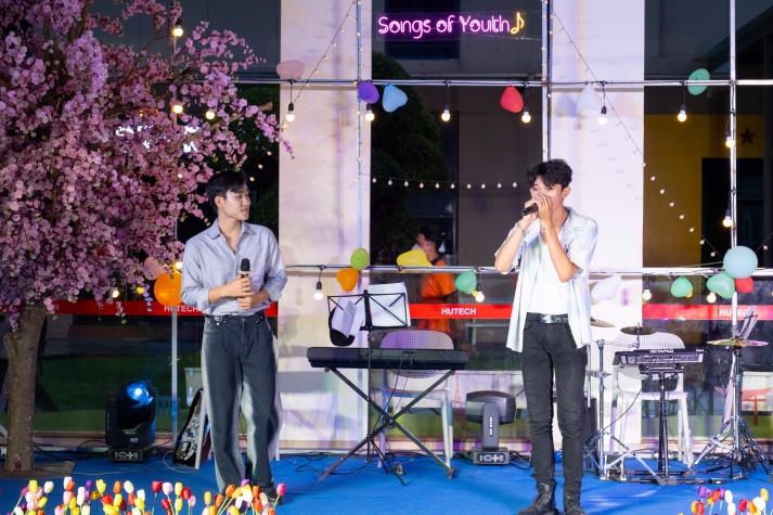 Khắc sâu những hồi ức thanh xuân cùng sinh viên HUTECH tại minishow “Songs of Youth” 33