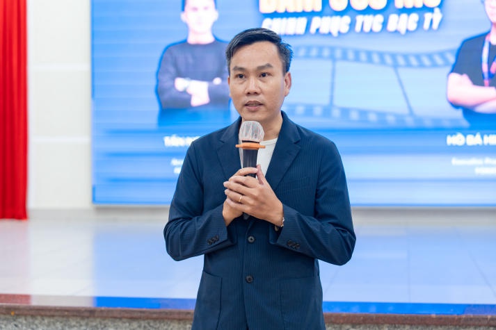 Sinh viên Khoa Khoa học Xã hội và Quan hệ Công chúng lần giở “bí mật” tạo nên TVC bạc tỷ 54