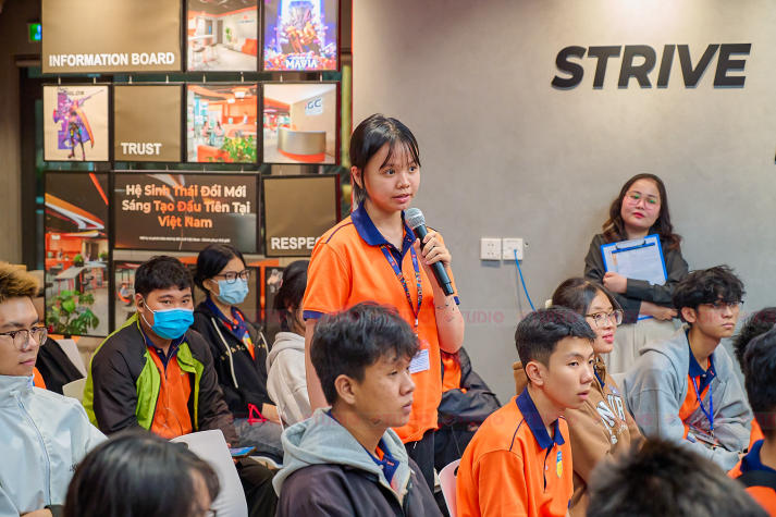 Sinh viên ngành Nghệ thuật số được đánh giá bài tập trực tiếp bởi chuyên gia của Lumina 84