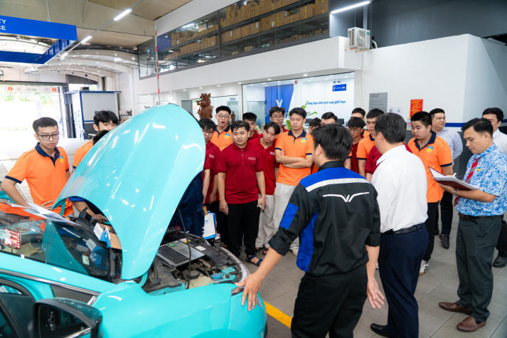 Sinh viên Viện Kỹ thuật trải nghiệm thực tế tại Xưởng VinFast Văn Hiền, tiếp cận công nghệ ô tô hiện đại 64