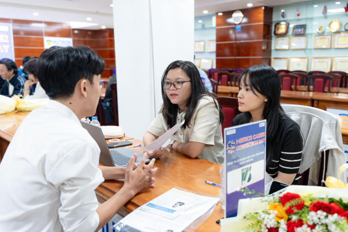 Sinh viên Viện Đào tạo Quốc tế chủ động chinh phục nhà tuyển dụng tại I-HUTECH Career Connection Day 67
