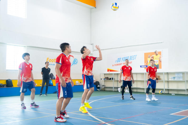 [Hội thao CB-GV-NV HUTECH 2025]: Bóng chuyền nam xác định 4 cái tên tiến vào Bán kết 54