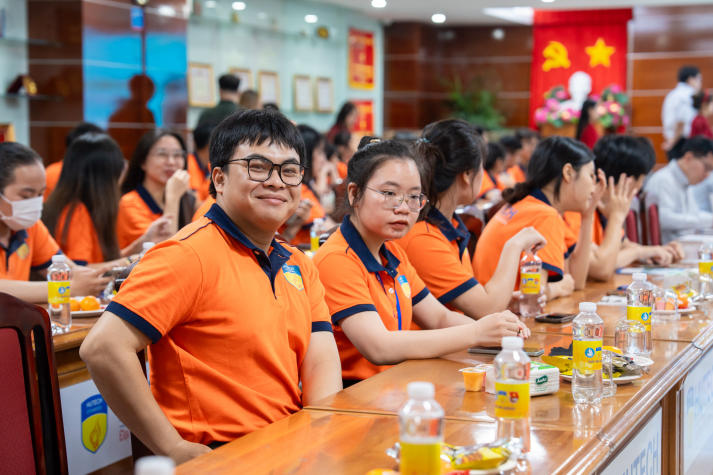 [Video] Tết xa nhà, ấm tình sẻ chia: HUTECH đồng hành cùng sinh viên đón Xuân Bính Ngọ 2026 27