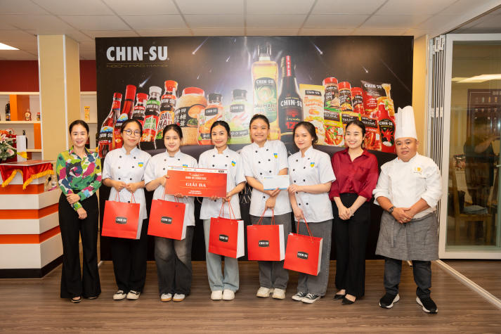 Sinh viên ngành Quản trị nhà hàng và dịch vụ ăn uống trải nghiệm làm bánh mì “signature” cùng chuyên gia 137