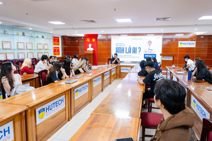 Sinh viên ngành Quan hệ công chúng HUTECH khám phá những bí mật về nghề biên tập viên 51