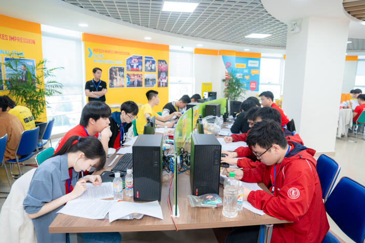 Chạm đến tri thức toàn cầu từ những diễn đàn học thuật không biên giới tại HUTECH 114