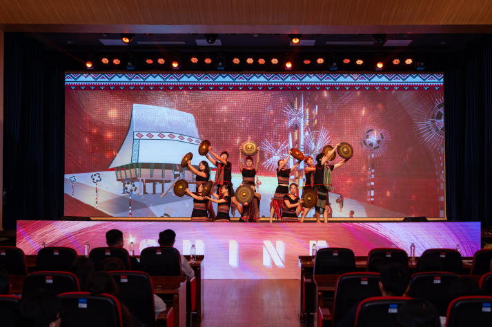 Sinh viên HUTECH thắp sáng niềm tự hào Việt qua chuỗi đồ án nghệ thuật hoành tráng 283