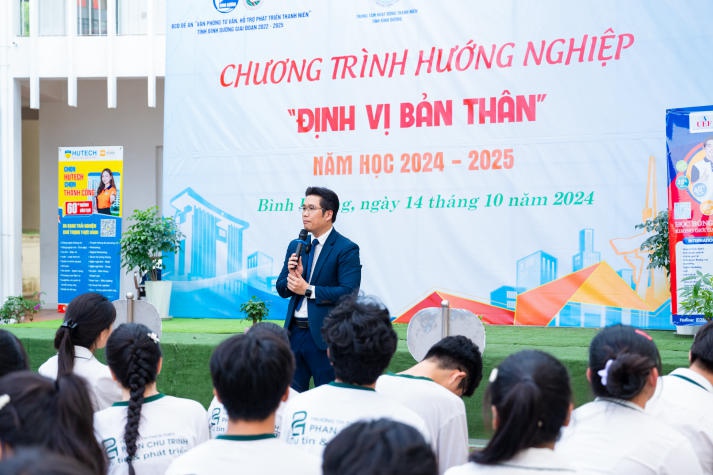 Teen Trường TH-THCS-THPT Phan Chu Trinh (Bình Dương) tự tin định vị bản thân cùng chuyên gia HUTECH 30