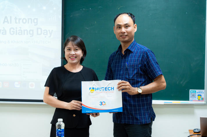 Ứng dụng trí tuệ nhân tạo (AI) - Bước chuyển mình trong nghiên cứu khoa học lĩnh vực Du lịch tại HUTECH 13