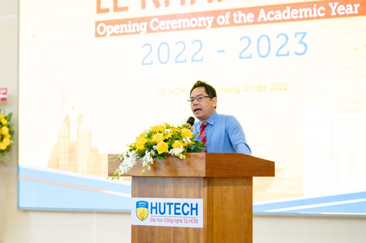 GS.TSKH. Hồ Đắc Lộc chia sẻ quan điểm về sự thành công với tân sinh viên