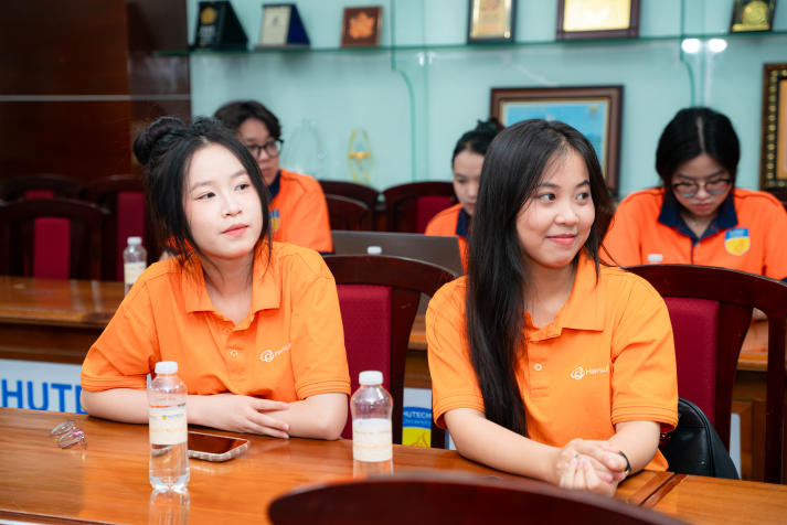 Hanwha Life Finance Mentor wraps up, highlighting growth of 40 HUTECH students 30
