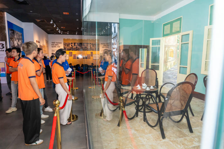 Sinh viên Viện Khoa học Ứng dụng chạm lịch sử, bồi đắp lý tưởng sống 32