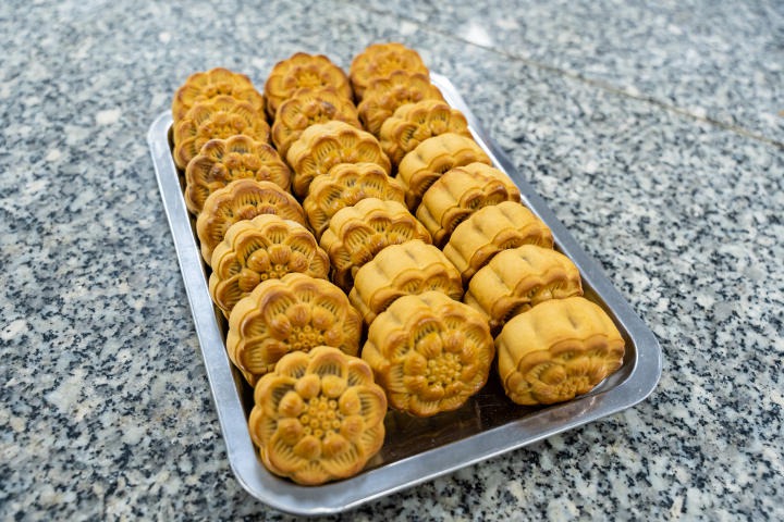 Sinh viên Viện Khoa học Ứng dụng HUTECH tự tay làm bánh handmade lan tỏa hương vị Tết Đoàn viên 80