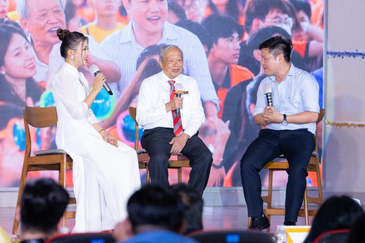 HUTECH-ers gặp chuyên gia, khơi mở bí kíp nghề nghiệp ngay trên giảng đường 72