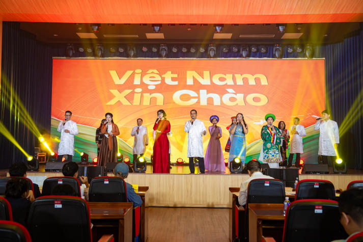 Một mùa giai điệu thăng hoa: HUTECH tôn vinh tháng 11 qua “Tiếng hát từ giảng đường” 2025 77