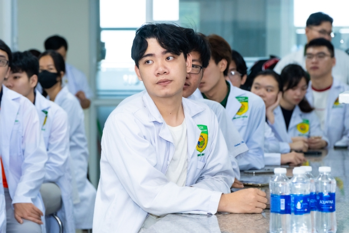 Sinh viên Công nghệ sinh học nâng cao trải nghiệm thực tế công nghệ sinh học phân tử 51