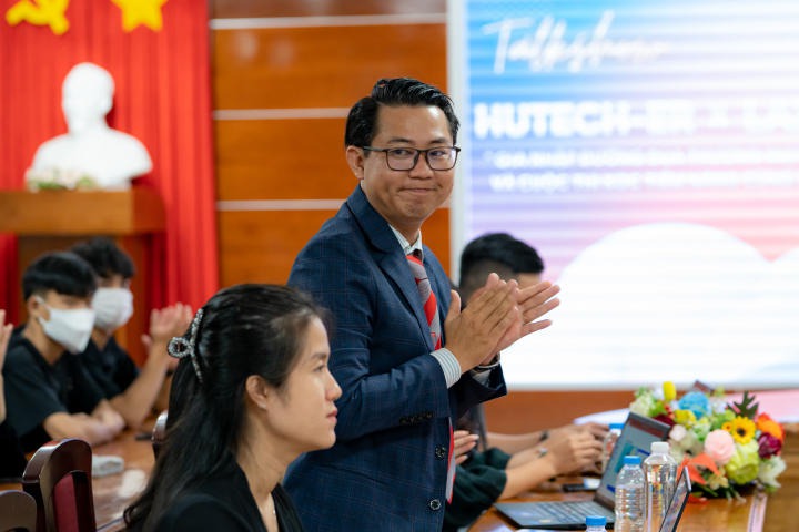 Sinh viên Khoa Tài chính - Thương mại tìm hiểu về thương mại điện tử cùng chuyên gia Lazada 137