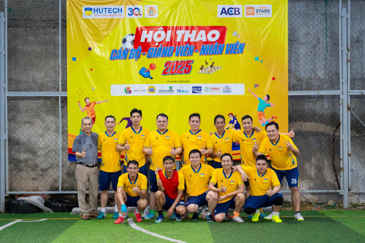 [Hội thao CB-GV-NV HUTECH 2025]: Rực lửa với những cuộc rượt đuổi tỷ số bộ môn Bóng đá nam 59