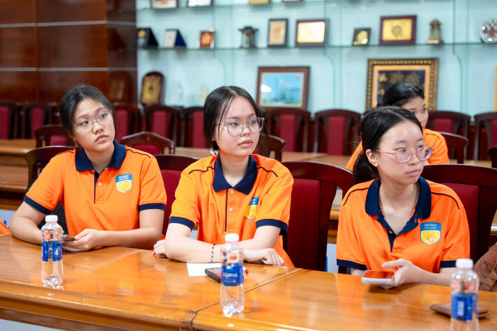 Sinh viên Quản trị kinh doanh tìm điểm khởi đầu cho công trình nghiên cứu 66
