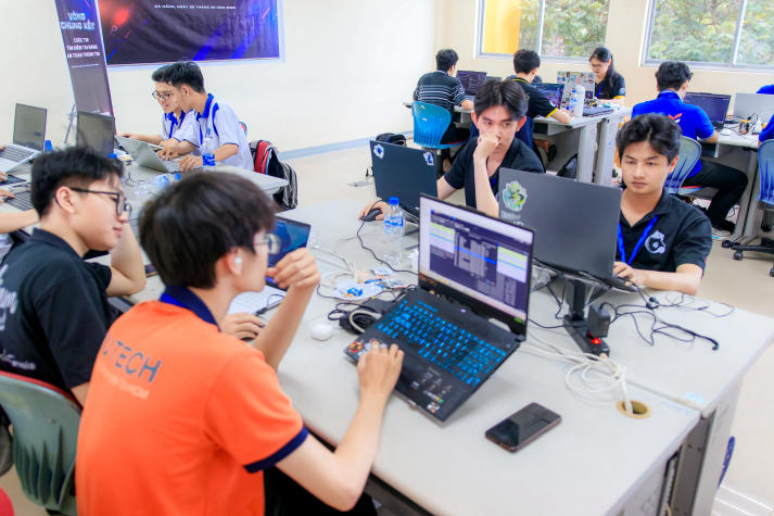 Sinh viên An toàn thông tin HUTECH lập thành tích tại Digital Dragons CTF 2025 28