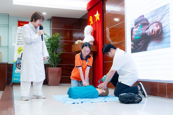 Hội thảo First Aid Skill: Trang bị “lá chắn” bảo vệ sức khỏe toàn diện cho sinh viên VJIT 88