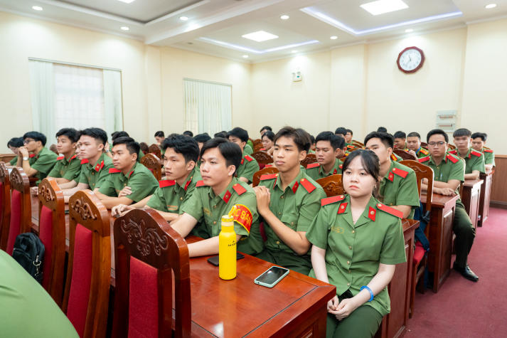 Khai giảng chương trình Ngôn ngữ Anh từ xa: Dấu ấn hợp tác đào tạo giữa HUTECH và Đại học An ninh Nhân dân 95