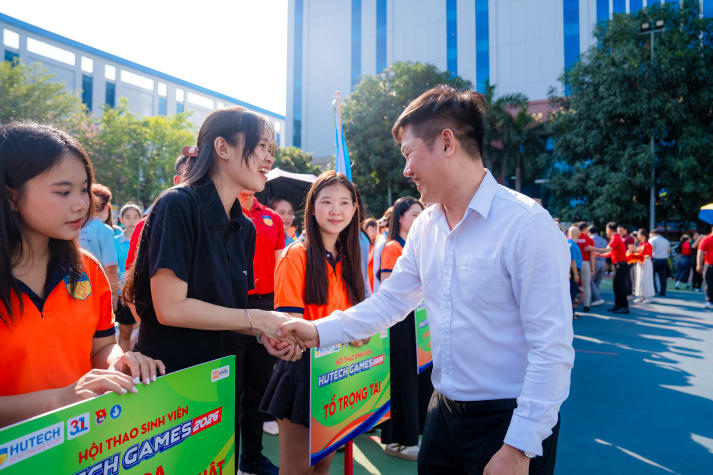 TS. Huỳnh Ngọc Anh gửi gắm kỳ vọng về thế hệ sinh viên bản lĩnh, sáng tạo và giàu khát vọng cống hiến 34