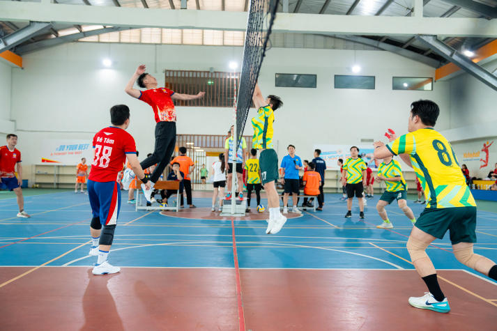 [Hội thao CB-GV-NV HUTECH 2025]: TT.TVTS-TT.TrT-TT.Mar-PTTH, P.ĐT-P.KT-TT.DHS bảo vệ thành công ngôi vương Bóng chuyền nam, nữ 48