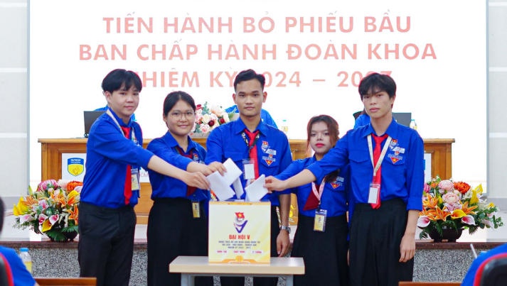 Kỳ vọng vươn xa tại Đại hội Đại biểu Đoàn TNCS Hồ Chí Minh lần V của Khoa Quản trị Du lịch - Nhà hàng - Khách sạn 167