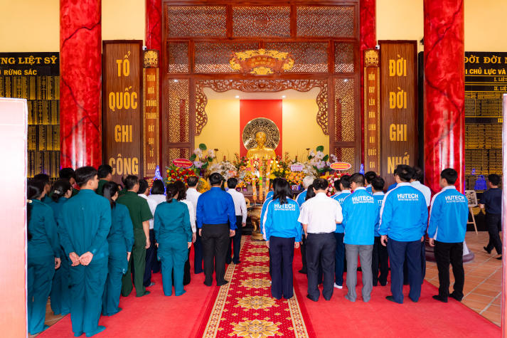 07 chiến sĩ Mùa hè xanh HUTECH vinh dự đứng vào hàng ngũ của Đảng Cộng sản Việt Nam 12