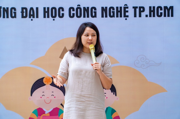 Sinh viên HUTECH tìm hiểu phong tục và ẩm thực trong lễ Tết cổ truyền Việt Nam - Hàn Quốc 50