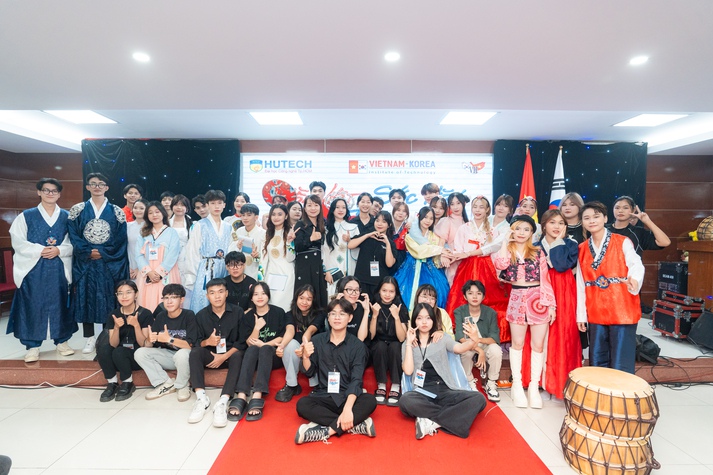 Sinh viên VKIT “xắn tay áo” tổ chức Fashion Show “Hồn Việt - Sắc Hàn” 120