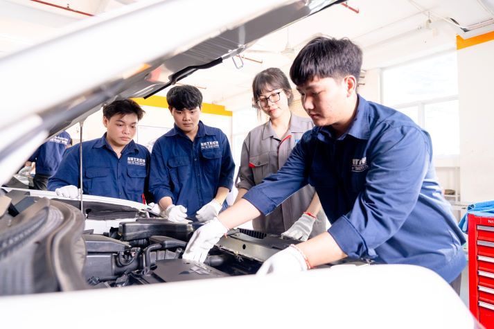 [HUTECH 31 năm] HUTECH tuổi 31: Vững nền tảng bản sắc, rộng mở tầm phát triển 59