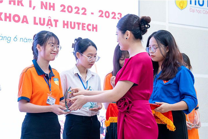 Khoa Luật tuyên dương sinh viên tiêu biểu có thành tích cao trong học tập và rèn luyện HK1 năm 2022 - 2023 69