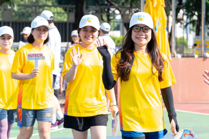 [Video] Bùng nổ tinh thần thể thao, Hội thao CB-GV-NV HUTECH 2026 khởi động mùa tranh tài rực lửa 55