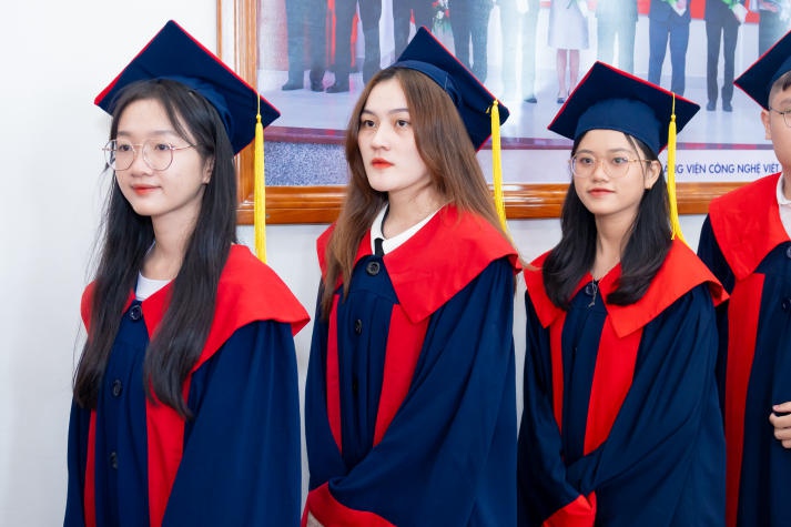 [Video] Over 400 HUTECH Masters and Bachelors of International and Transnational programs excitedly attend their graduation ceremony 39