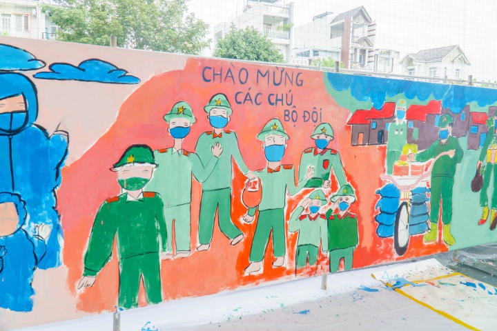 Tân binh ngành Quan hệ công chúng HUTECH tổ chức vẽ tranh tri ân những cống hiến của lực lượng tuyến đầu chống dịch 74