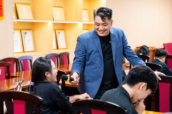 Sinh viên Quản trị sự kiện HUTECH học bí quyết “Cần xếp gì vào Concept?” cùng đạo diễn Loki Vũ 92