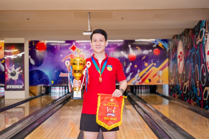 HUTECH giành cúp vô địch Giải Bowling khối thi đua số 4 năm học 2023-2024 68