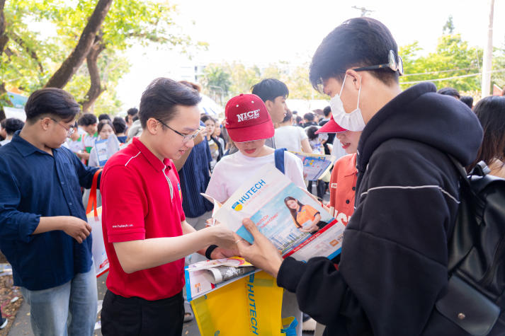 HUTECH “phủ vàng” Ngày hội Tư vấn tuyển sinh - hướng nghiệp 2026 tại Cần Thơ, mang đến loạt thông tin đắt giá cho thí sinh 47