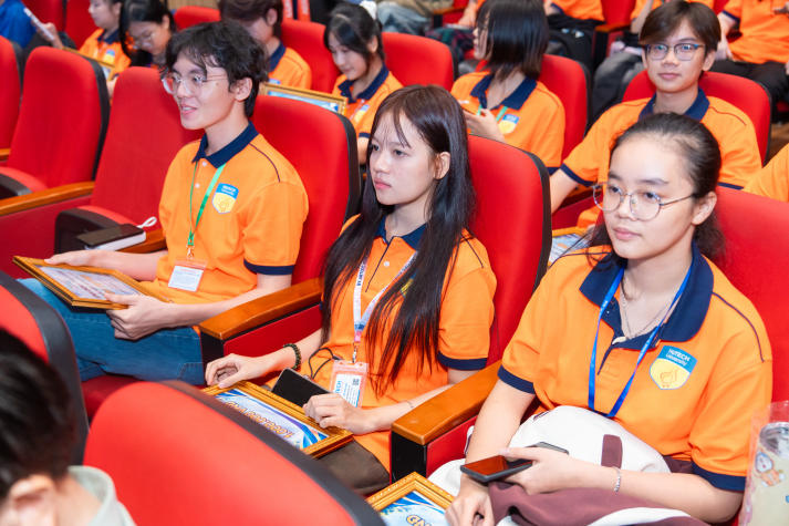 Tân sinh viên Khoa Truyền thông - Thiết kế bắt nhịp hành trình đại học 67
